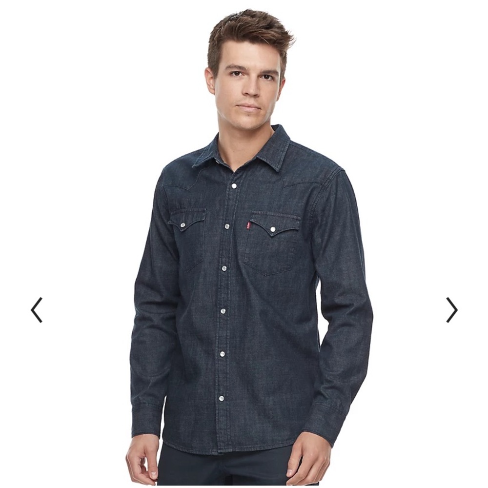 🎉H P 2/20/21🎉 Levi’s Denim shirt